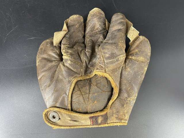 Spalding Ambidextrous Glove Front